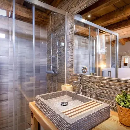 Nevala Maison De Standing Avec Espace Bien-etre Prive Et Piscine Interieure Orelle, Acces Direct 3 Vallees Alpehytte Saint-André